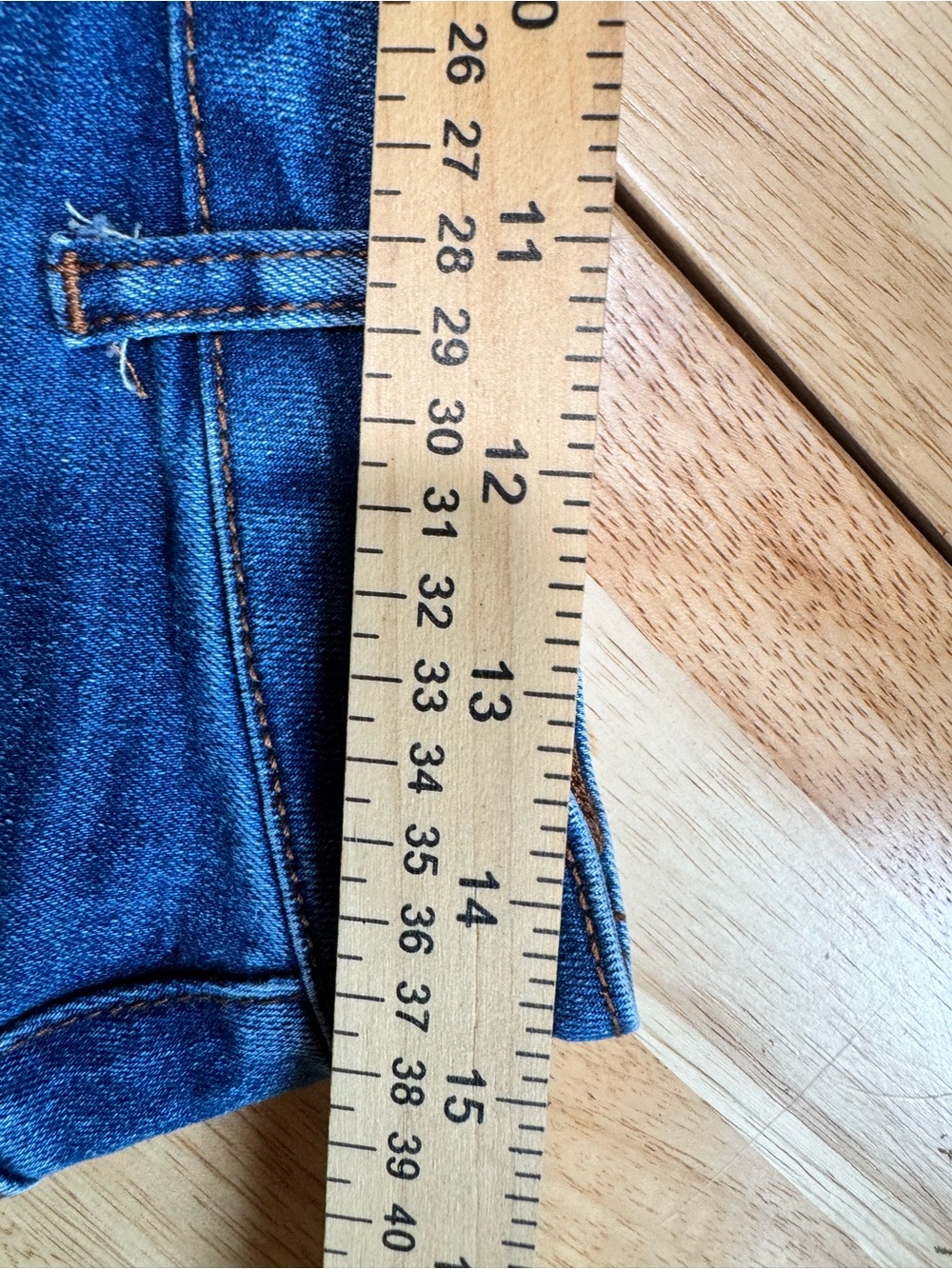 Relaxed barrel Jeans in Dark Blue with Patch Pockets - Picture 4 of 6